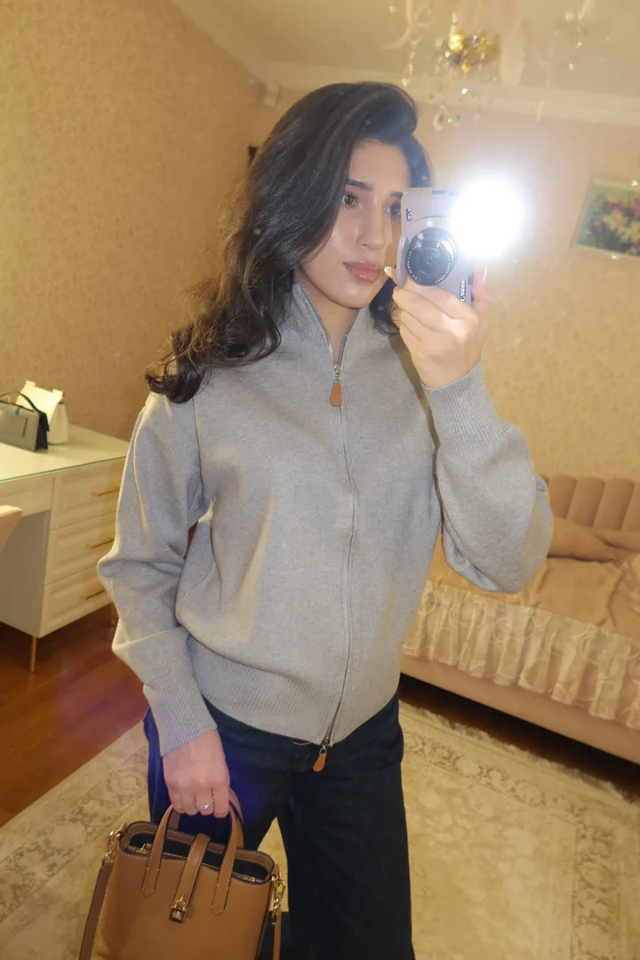 Кофта на замке — серая